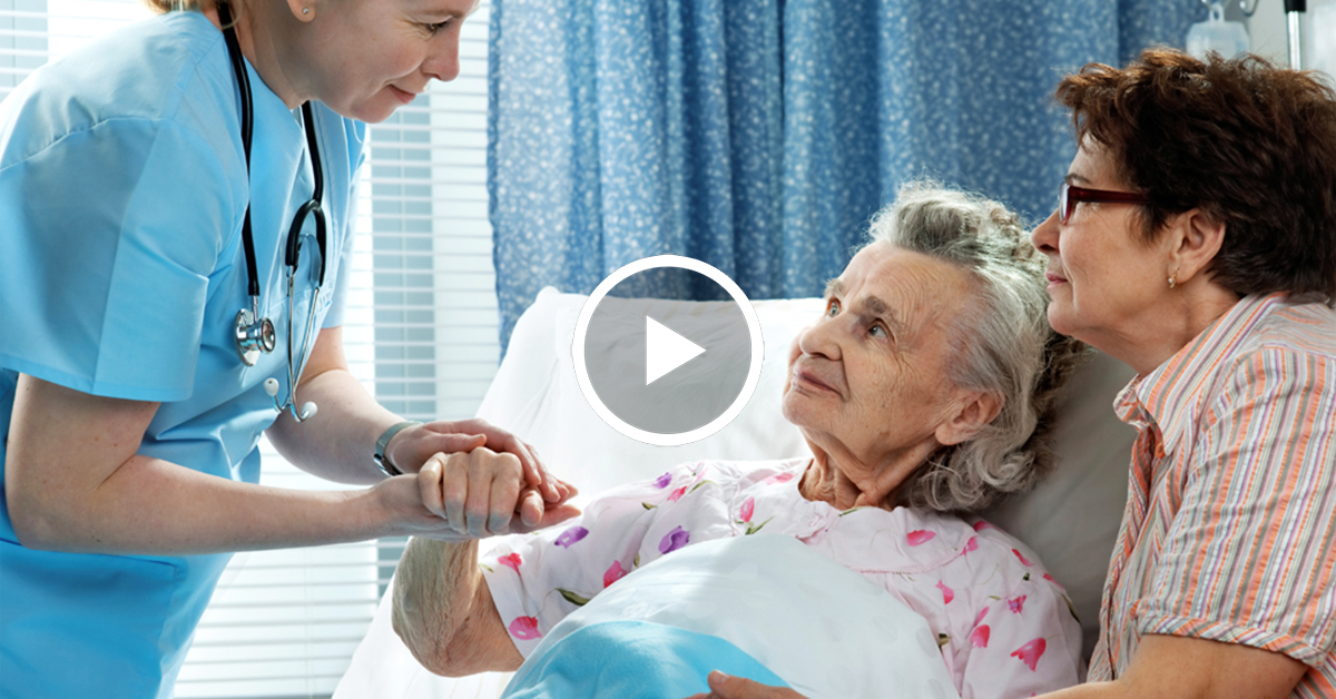 Медсестра помогает пациенту выздоравливать